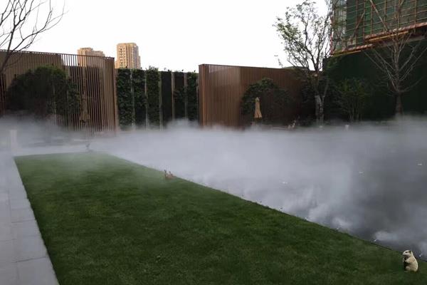 Boquillas atomizadoras utilizadas para niebla artificial en el parque